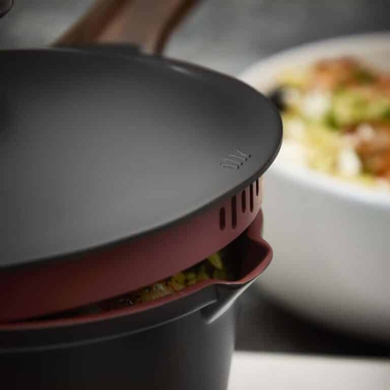 9pc Aluminium Cookware Set - Black Wooden Handle - Image 3